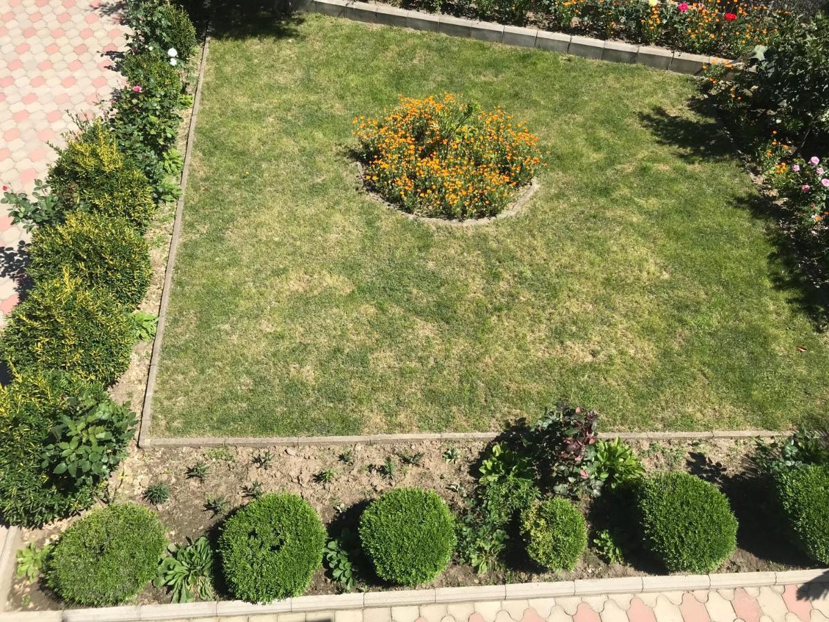 Hotel Oniks Kutaiszi Kültér fotó